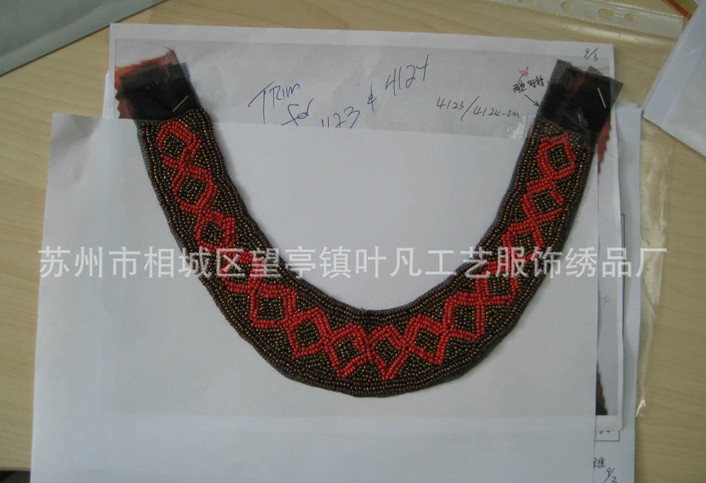 機(jī)器訂珠領(lǐng)花